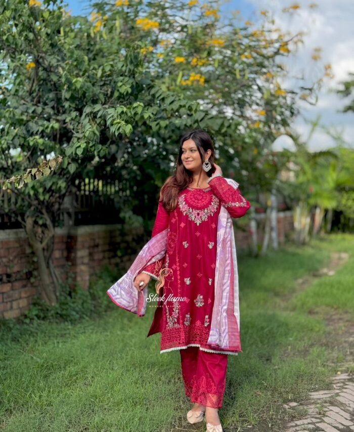 Noor-e-Gulzar Red colour